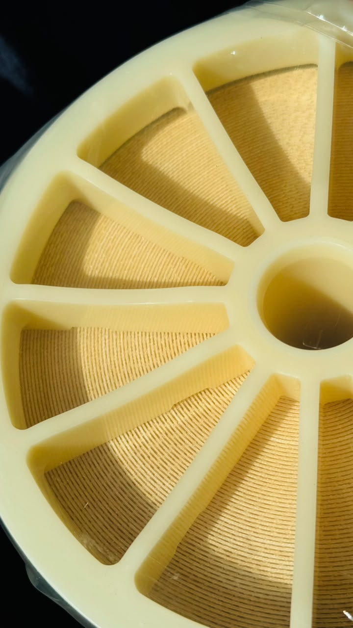 Detalhe da seção de uma membrana de osmose reversa