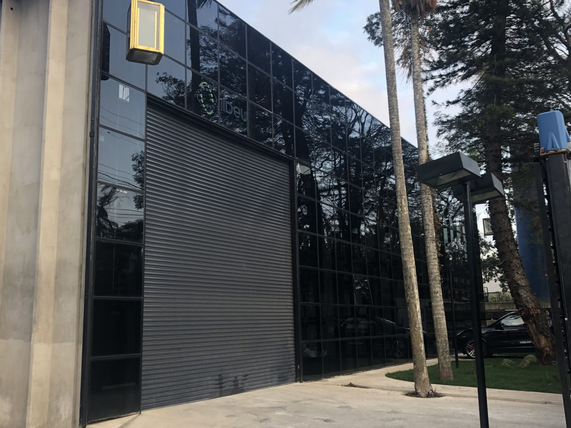 Fachada da sede da IDEU Tecnologia Ambiental em Arujá, São Paulo